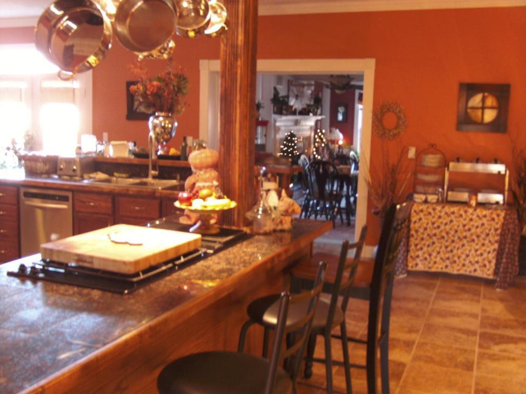 Brookside Inn At Laurens Екстериор снимка