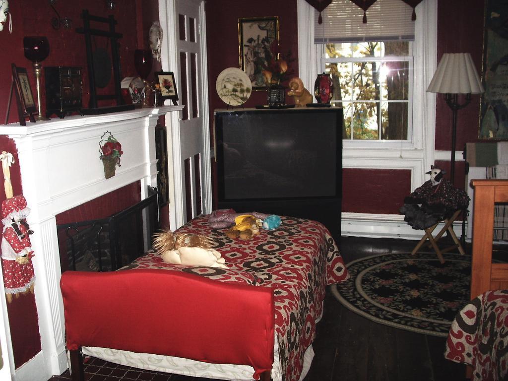 Brookside Inn At Laurens Екстериор снимка