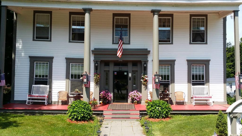 Brookside Inn At Laurens Екстериор снимка