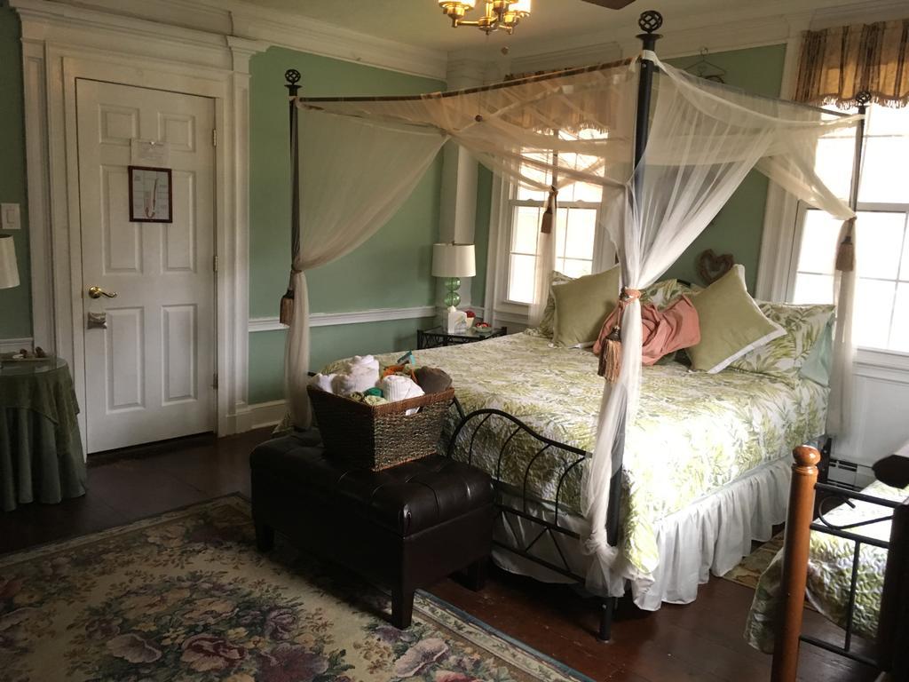 Brookside Inn At Laurens Екстериор снимка