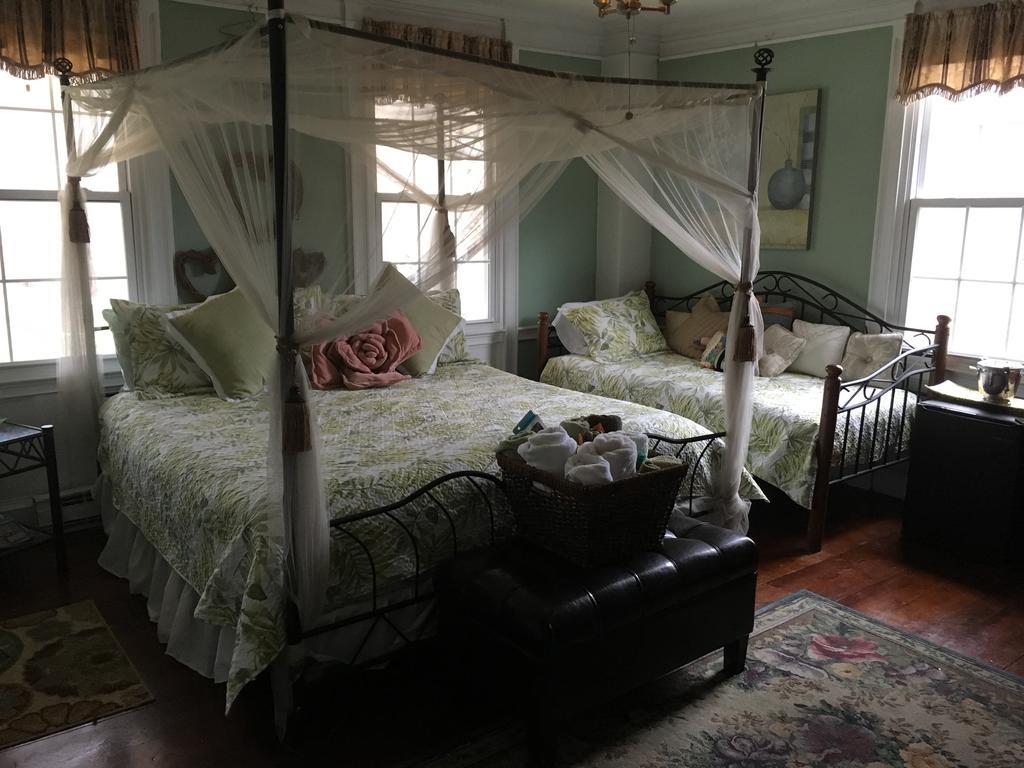 Brookside Inn At Laurens Екстериор снимка