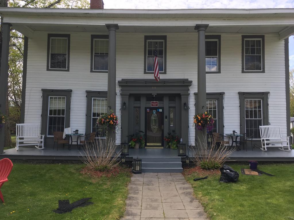 Brookside Inn At Laurens Екстериор снимка